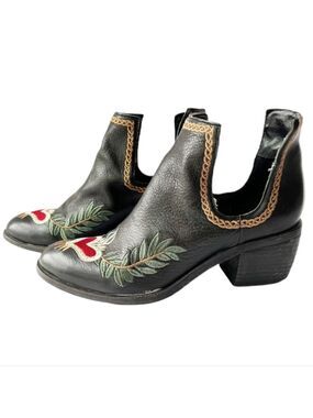 Silent D Oliver Embroidered Details Bootie.